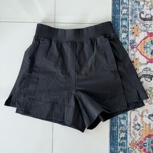 Lululemon Stretch Woven Relaxed-Fit High-Rise Short 4"